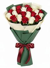 Букет Микс из красных и белых роз в Дубровке Брянской области