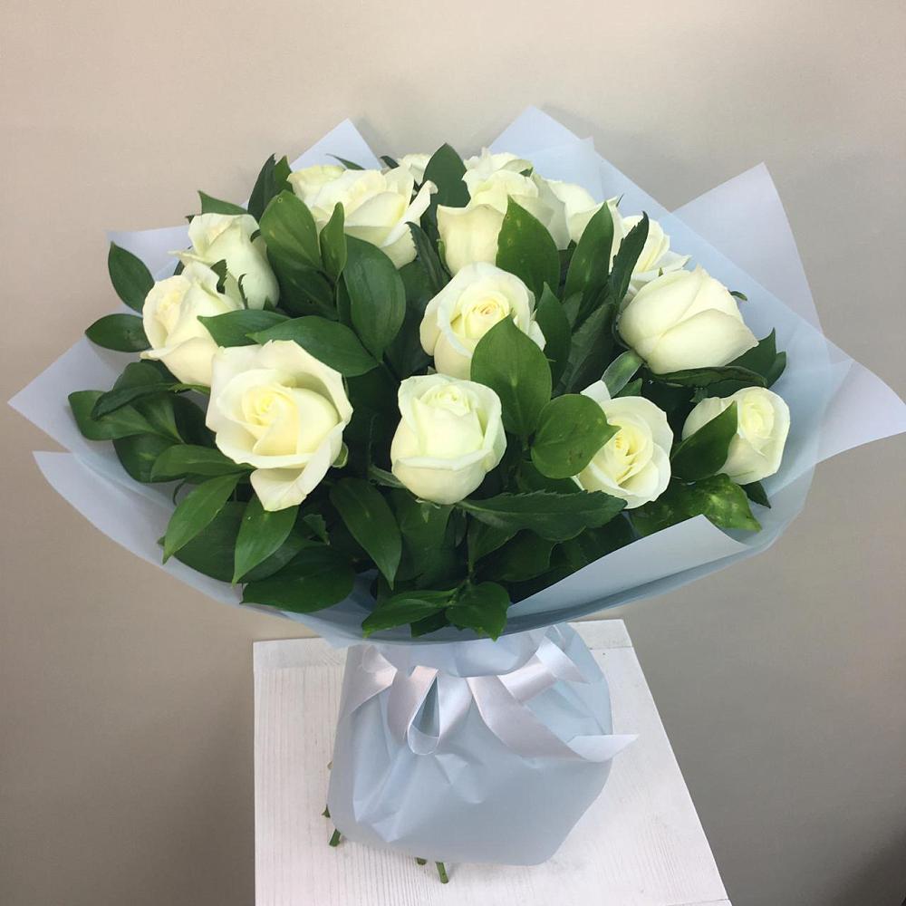 Букет 15 Белых роз Проуд в Дубровке Брянской области