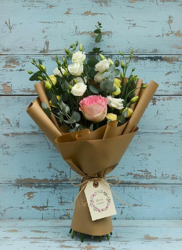 Букет цветов из: Розы и Лизиантусы в Дубровке Брянской области