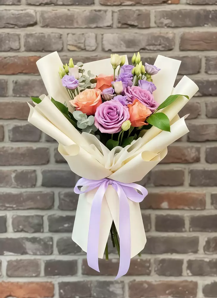 Букет цветов из: Лизиантусы и Розы в Дубровке Брянской области