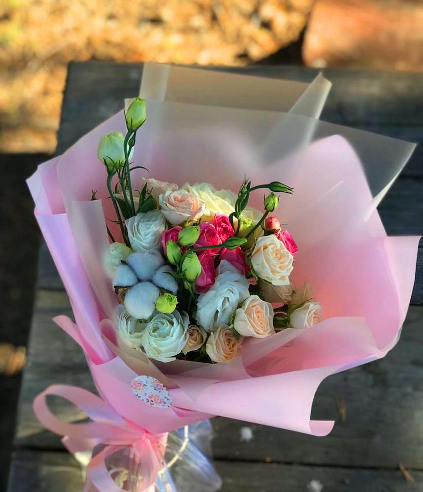 Букет цветов из: Розы и Лизиантусы в Дубровке Брянской области