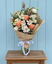 Букет цветов из:  Альстромерии, Лизиантусы, Розы и Хризантемы в Дубровке Брянской области