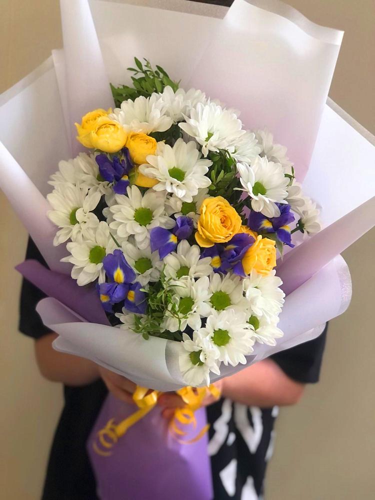 Букет цветов из: Ирисы, Хризантемы и Розы в Дубровке Брянской области