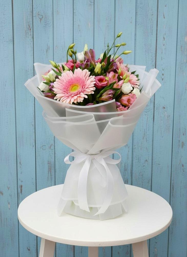 Букет цветов из: Герберы, Альстромерии и Лизиантусы в Дубровке Брянской области