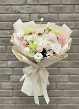 Букет цветов из:  Гвоздики, Розы, Лизиантусы и Хризантемы в Дубровке Брянской области