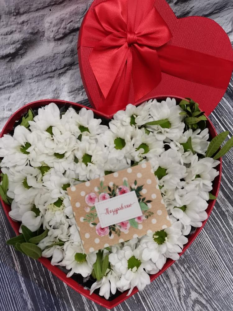 Цветочная композиция из Хризантемы в виде сердца в Дубровке Брянской области