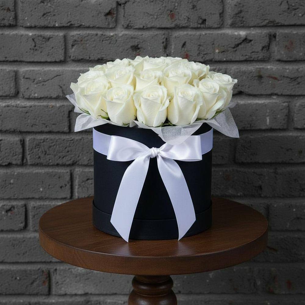 Цветочная композиция из Розы в шляпной коробке в Дубровке Брянской области