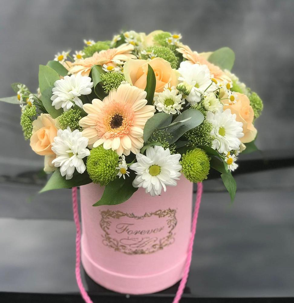 Цветочная композиция из Розы, Герберы и Хризантемы в шляпной коробке в Дубровке Брянской области