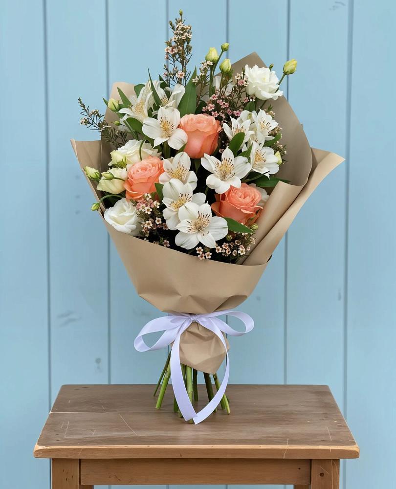 Букет цветов из: Альстромерии, Лизиантусы, Розы и Хризантемы в Дубровке Брянской области