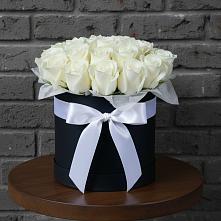 Цветочная композиция из Розы в шляпной коробке в Дубровке Брянской области