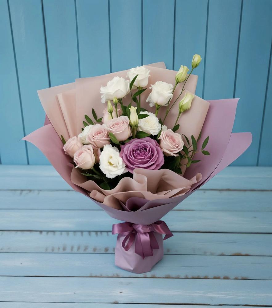 Букет цветов из: Розы и Лизиантусы в Дубровке Брянской области